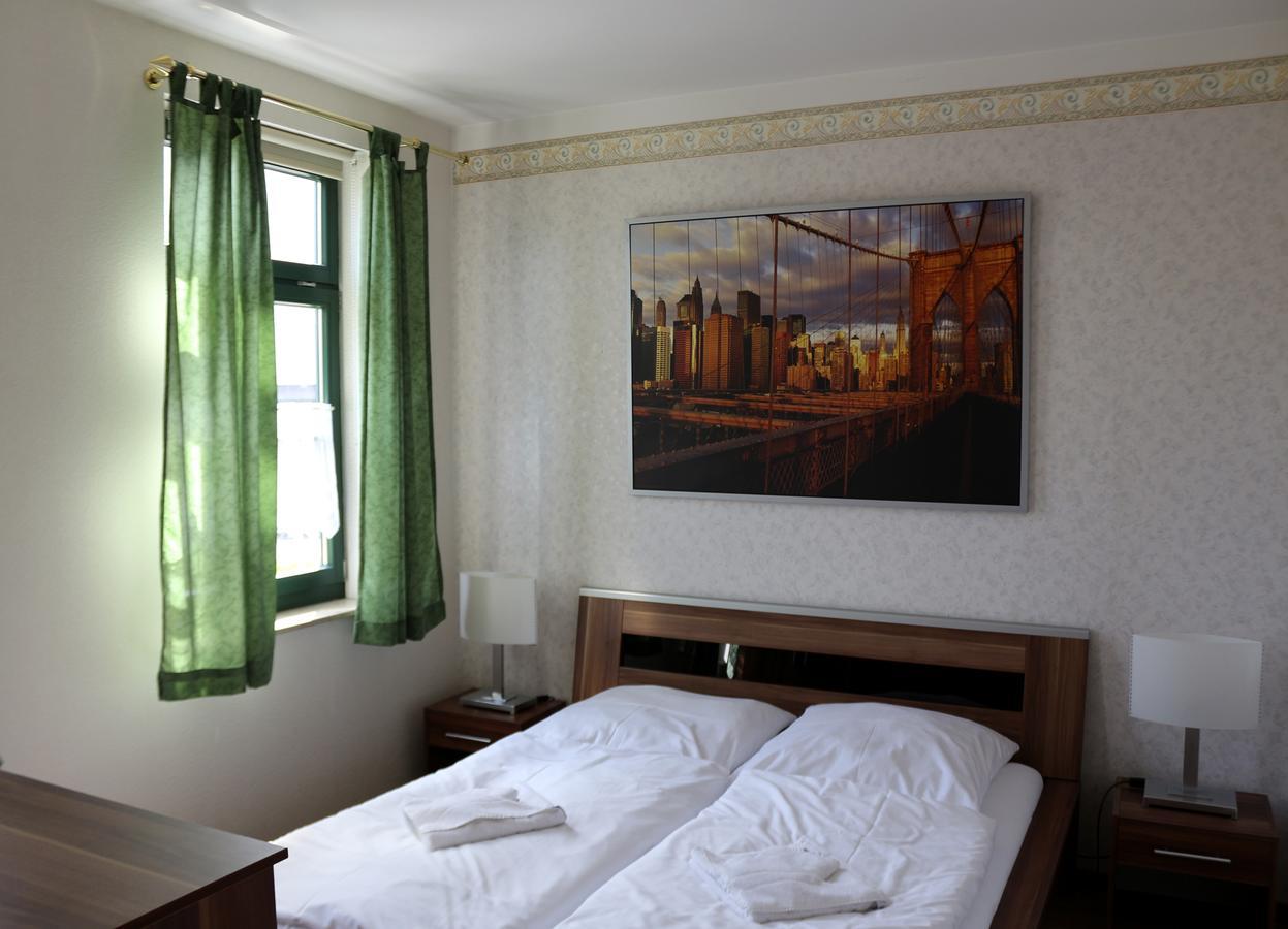 Gasthaus & Pension "Zur Rose" Веймар Екстер'єр фото