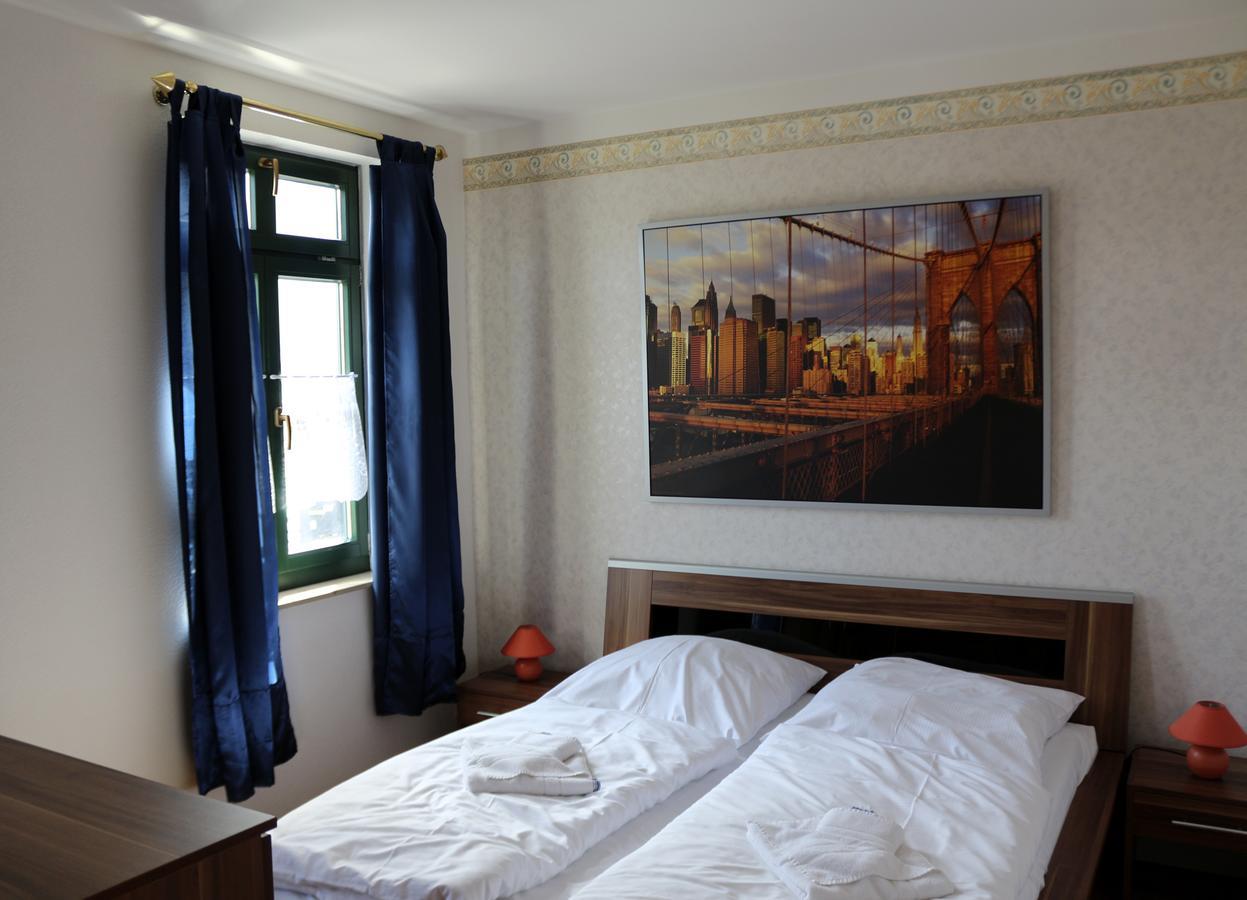 Gasthaus & Pension "Zur Rose" Веймар Екстер'єр фото
